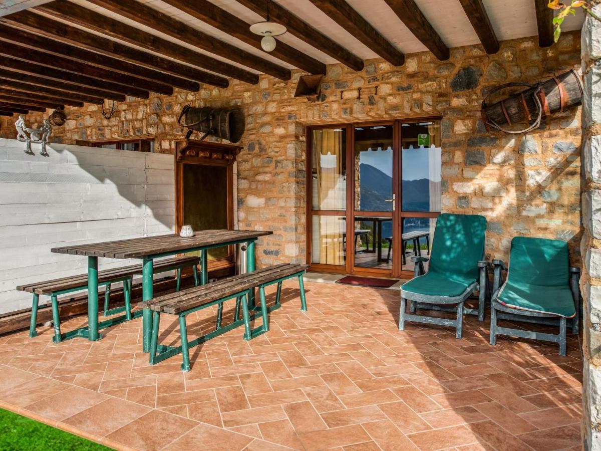 In A Green And Relaxing Atmosphere With Pool And Stunning Lake View Villa Marone Exteriör bild