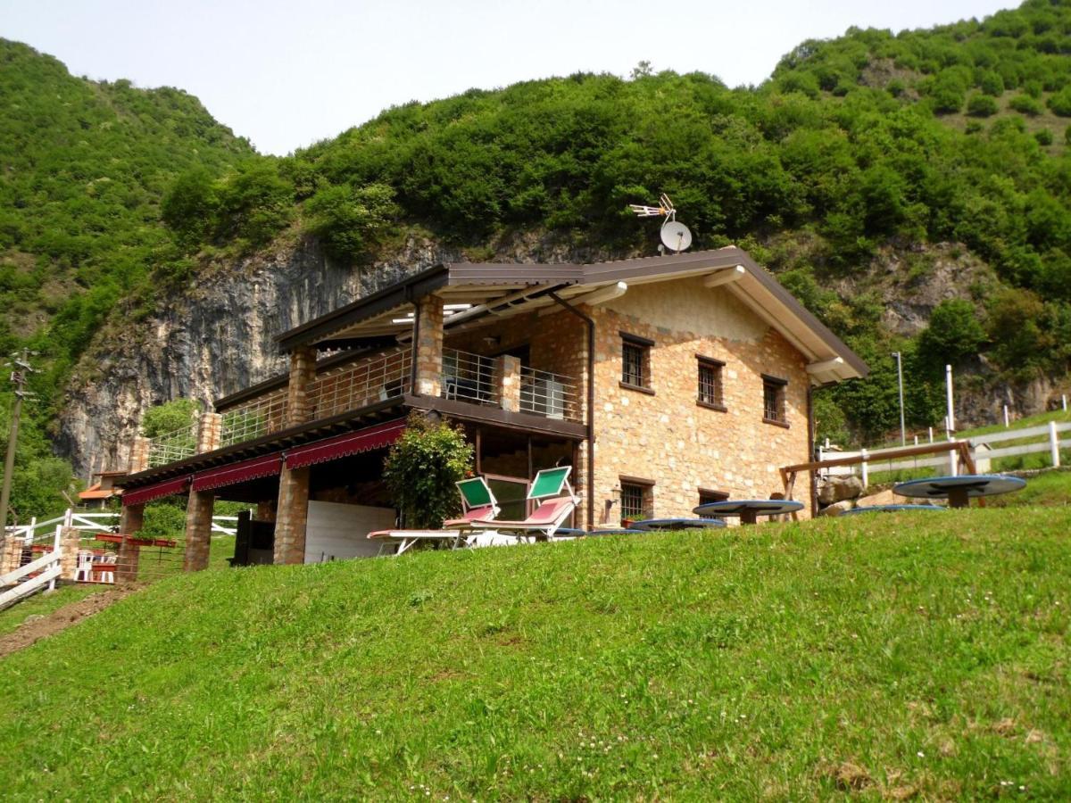 In A Green And Relaxing Atmosphere With Pool And Stunning Lake View Villa Marone Exteriör bild